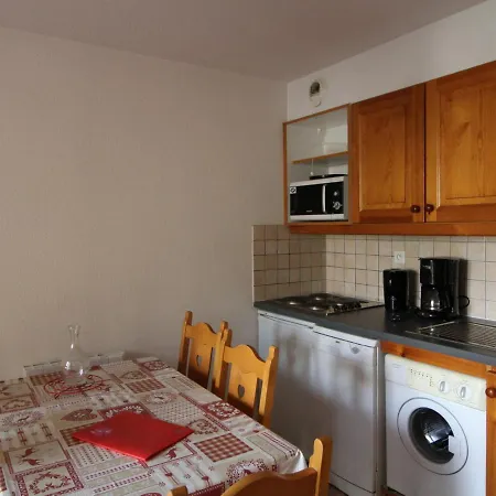 Apartment Cosy, 5 Pers, Centre Village, Proche Pistes, Balcon, Parking, Wifi, Draps Inclus - Fr-1-508-52 *